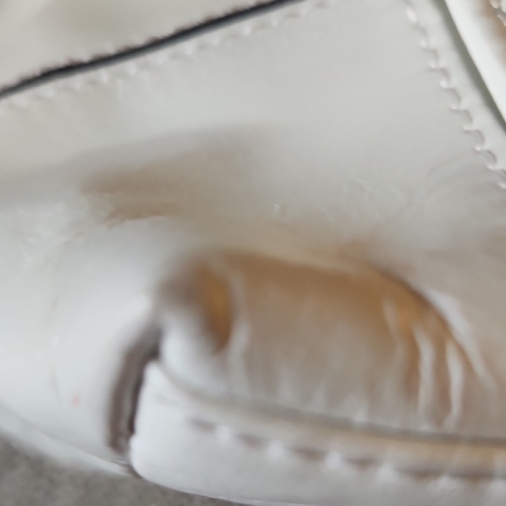 Giani Bernini White Leather Shoulder Tote - Picture 5 of 9